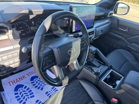 Used 2025 Toyota Tacoma TRD Off-Road image 12