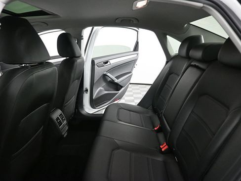 Used 2022 Volkswagen Passat 2.0T SE FWD image 18
