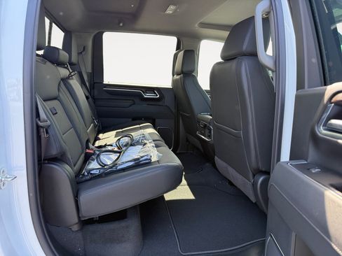 New 2026 GMC Sierra 2500 SLT w/ SLT Premium Package AWD/4WD image 18