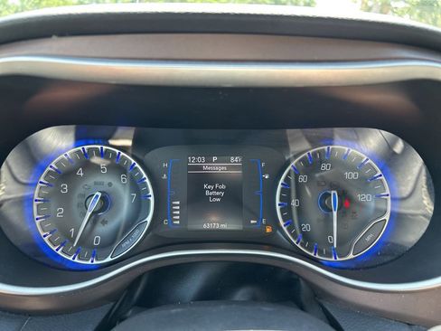 Used 2022 Chrysler Voyager LX FWD image 24