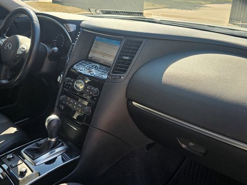 Used 2017 INFINITI QX70 2WD w/ Premium Package image 34