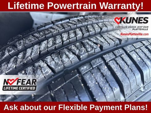 Used 2024 Jeep Grand Cherokee Laredo image 9