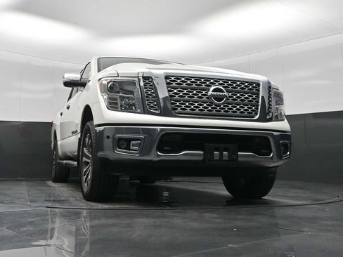 Used 2019 Nissan Titan SL image 24