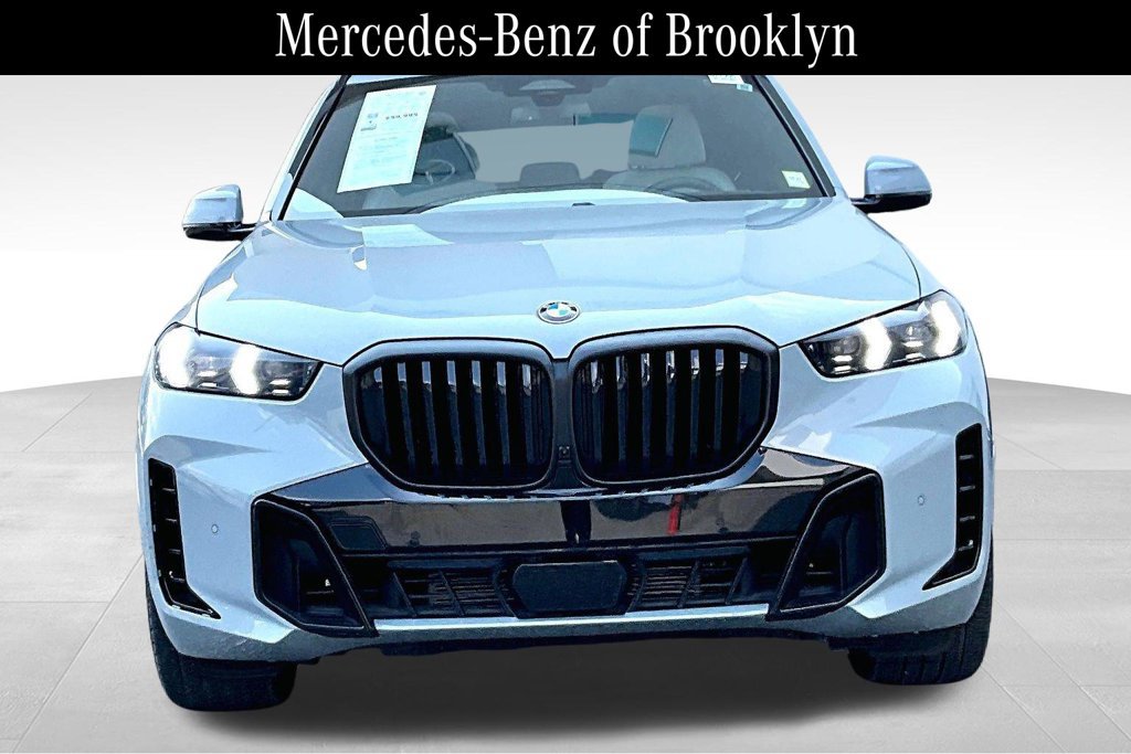 Used 2025 BMW X5 xDrive40i w/ M Sport Package AWD/4WD image 3