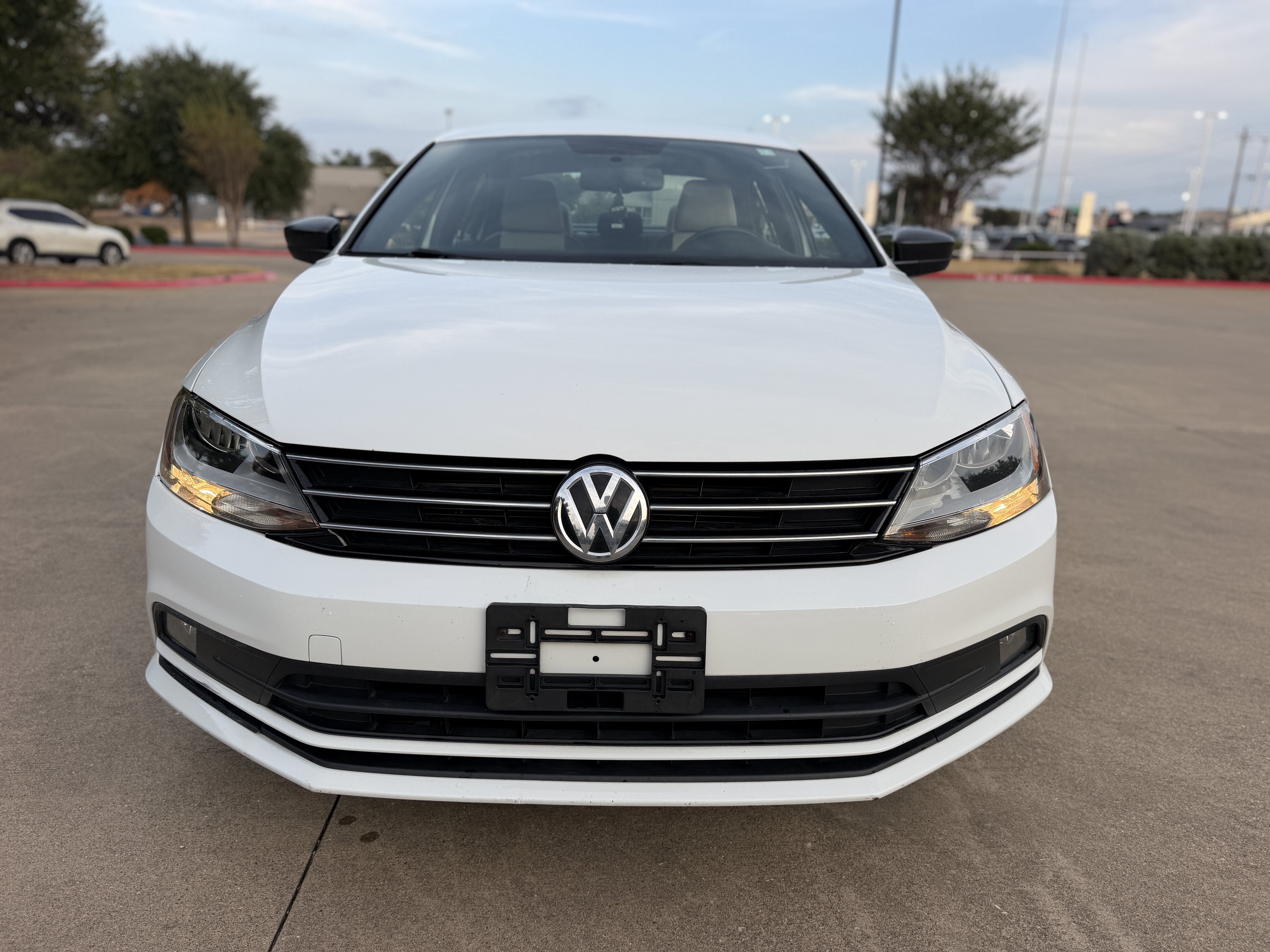 Used 2016 Volkswagen Jetta Sport FWD image 2