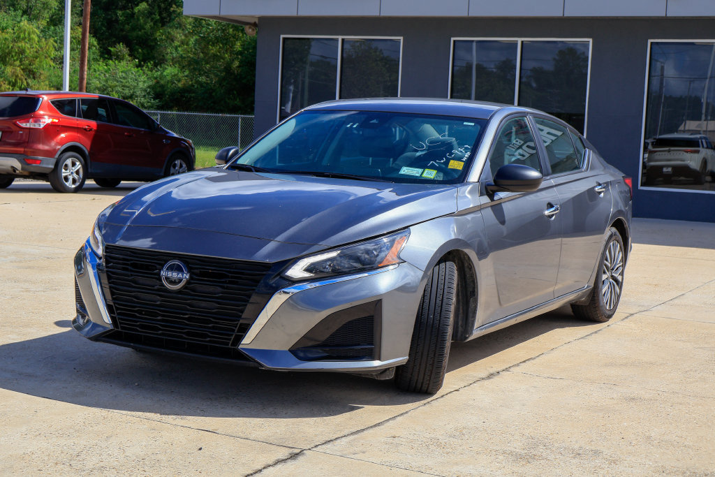 Used 2024 Nissan Altima 2.5 SV FWD image 23