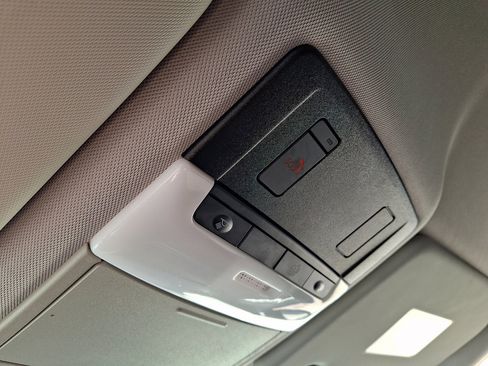 Used 2024 Mitsubishi Outlander SE image 32