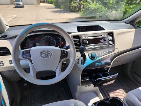 Used 2014 Toyota Sienna LE FWD image 15