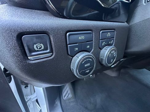Certified 2025 Chevrolet Silverado 1500 LT AWD/4WD image 25