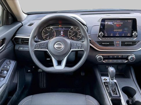 Used 2025 Nissan Altima 2.5 SV FWD image 5
