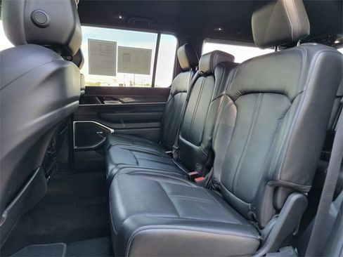 Used 2022 Jeep Wagoneer Series II image 21