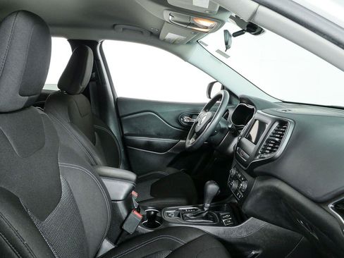Used 2019 Jeep Cherokee Latitude w/ Popular Appearance Group FWD image 20