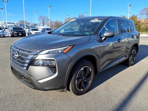 Used 2024 Nissan Rogue SV image 8