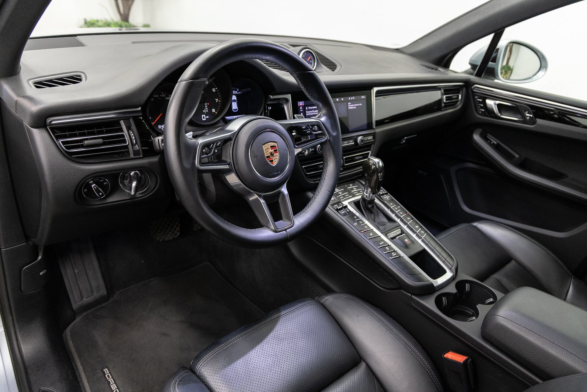 Used 2020 Porsche Macan AWD/4WD image 6