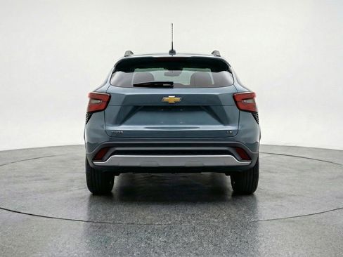 Used 2025 Chevrolet Trax LT w/ LT Convenience Package image 7