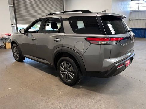 Used 2024 Nissan Pathfinder SV FWD image 5