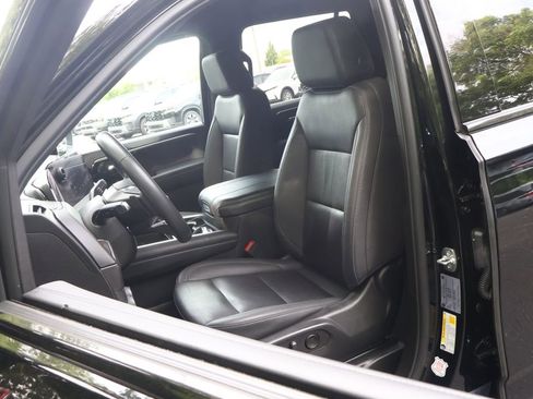 Used 2025 Chevrolet Tahoe Z71 AWD/4WD image 33