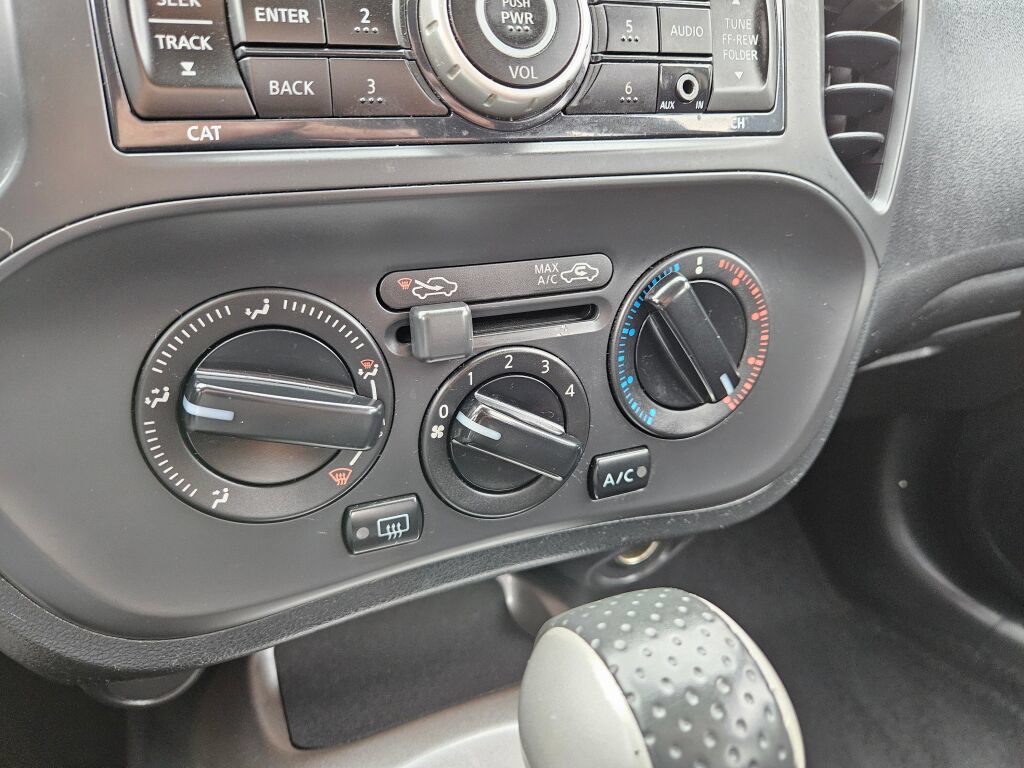 Used 2011 Nissan Juke S FWD image 22