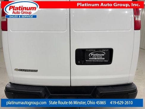 Used 2018 Chevrolet Express 3500 Extended w/ Driver Convenience Package RWD image 4