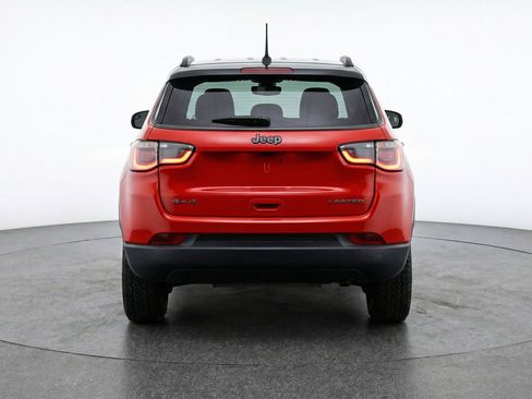Used 2025 Jeep Compass Trailhawk AWD/4WD image 7