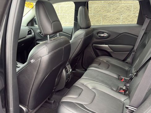 Used 2022 Jeep Cherokee Latitude Lux w/ Sun & Sound Group AWD/4WD image 31