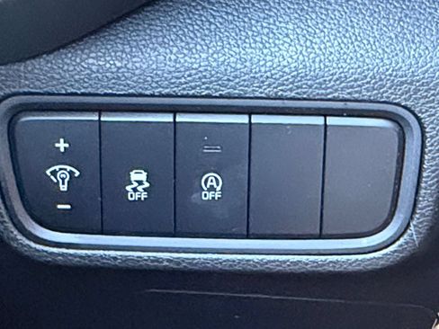 Used 2025 Kia Soul LX w/ LX Technology Package FWD image 32