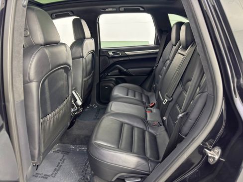 Used 2017 Porsche Cayenne Turbo image 40