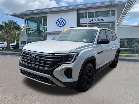 New 2026 Volkswagen Atlas Peak Edition image 8