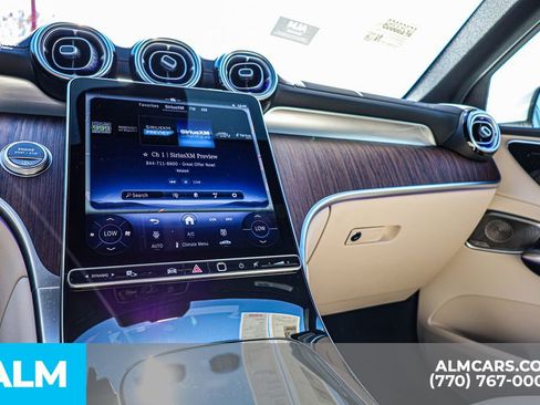 Used 2025 Mercedes-Benz GLC 300 4MATIC image 38