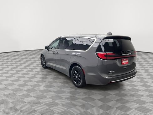 Used 2025 Chrysler Pacifica Select FWD image 37