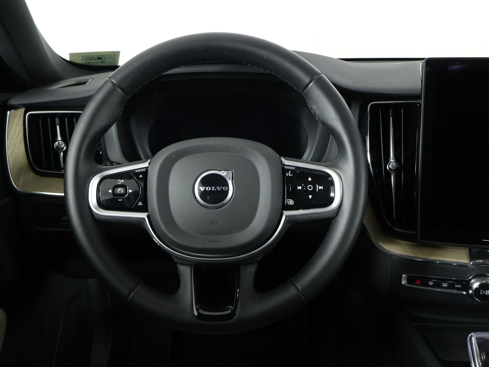 Certified 2026 Volvo XC60 B5 Plus w/ Protection Package Premier AWD/4WD image 8