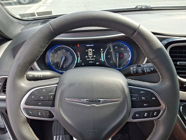 Used 2025 Chrysler Pacifica Select FWD image 20