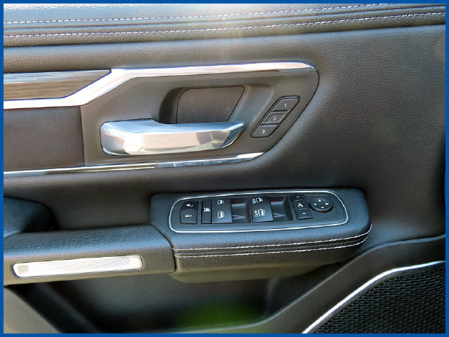 Used 2023 RAM 1500 Laramie AWD/4WD image 12