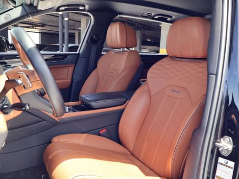 Certified 2023 Bentley Bentayga Extended Wheelbase AWD/4WD image 2