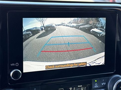 Used 2023 Toyota Highlander XLE image 32