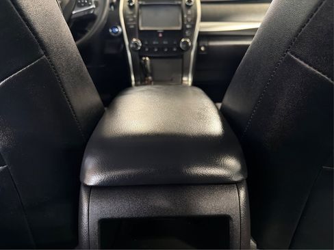 Used 2017 Toyota Camry SE w/ Moonroof Package FWD image 24