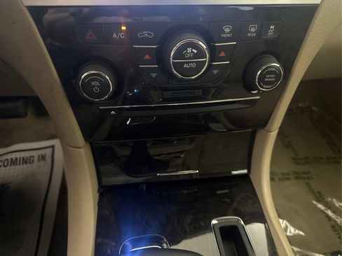 Used 2013 Chrysler 300 RWD image 37