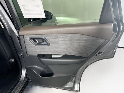 Used 2023 Nissan Rogue S AWD/4WD image 28