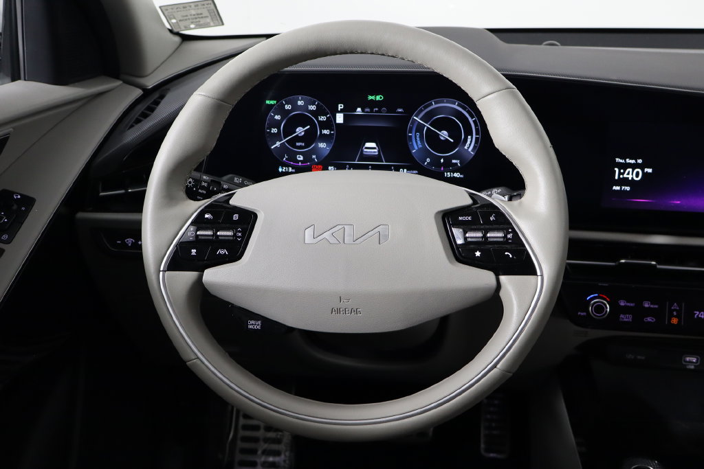 Used 2023 Kia Niro Wave w/ Wave Preserve Package FWD image 7