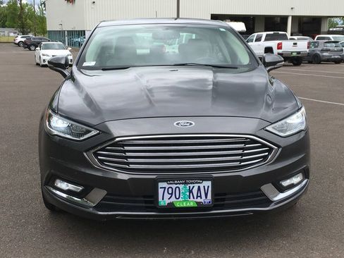Used 2017 Ford Fusion SE FWD image 10