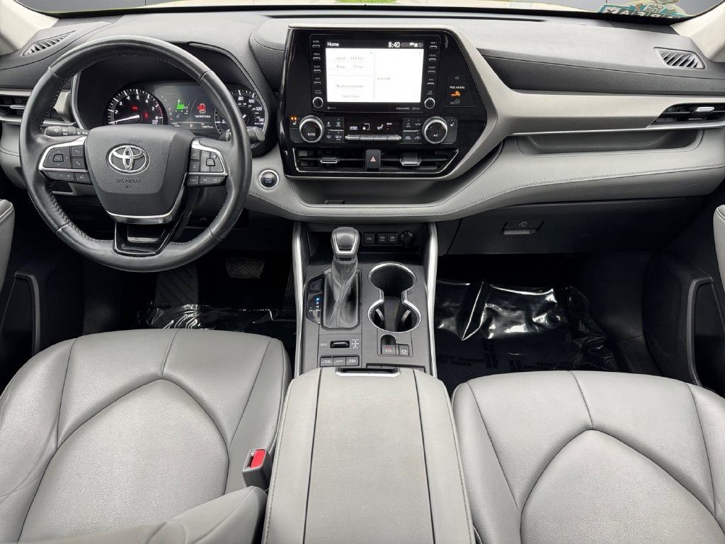 Used 2021 Toyota Highlander XLE AWD/4WD image 12