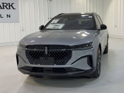 New 2025 Lincoln Nautilus Reserve image 4