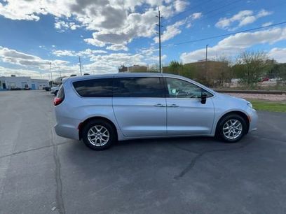 Used 2024 Chrysler Pacifica Touring-L