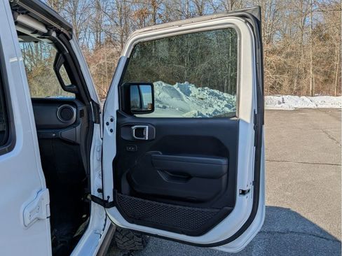 Used 2023 Jeep Wrangler Unlimited w/ Cold Weather Group image 12