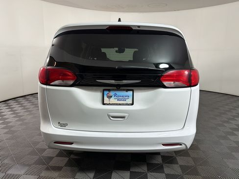 Used 2023 Chrysler Voyager LX FWD image 7