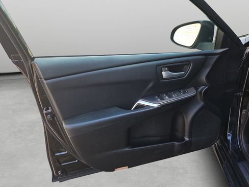 Used 2017 Toyota Camry SE FWD image 32