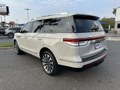 Used 2022 Lincoln Navigator Reserve image 4