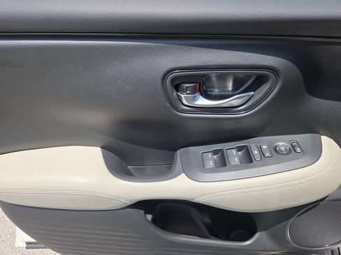 Used 2025 Honda HR-V LX image 30