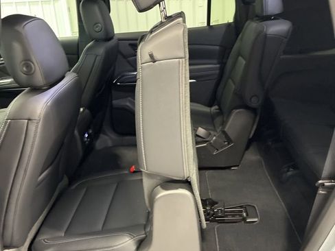 Used 2026 Chevrolet Traverse LT image 31