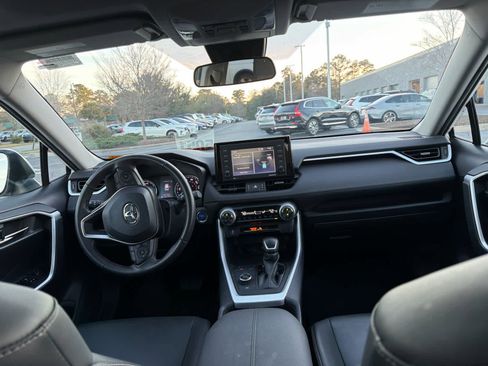 Used 2021 Toyota RAV4 XLE Premium image 55